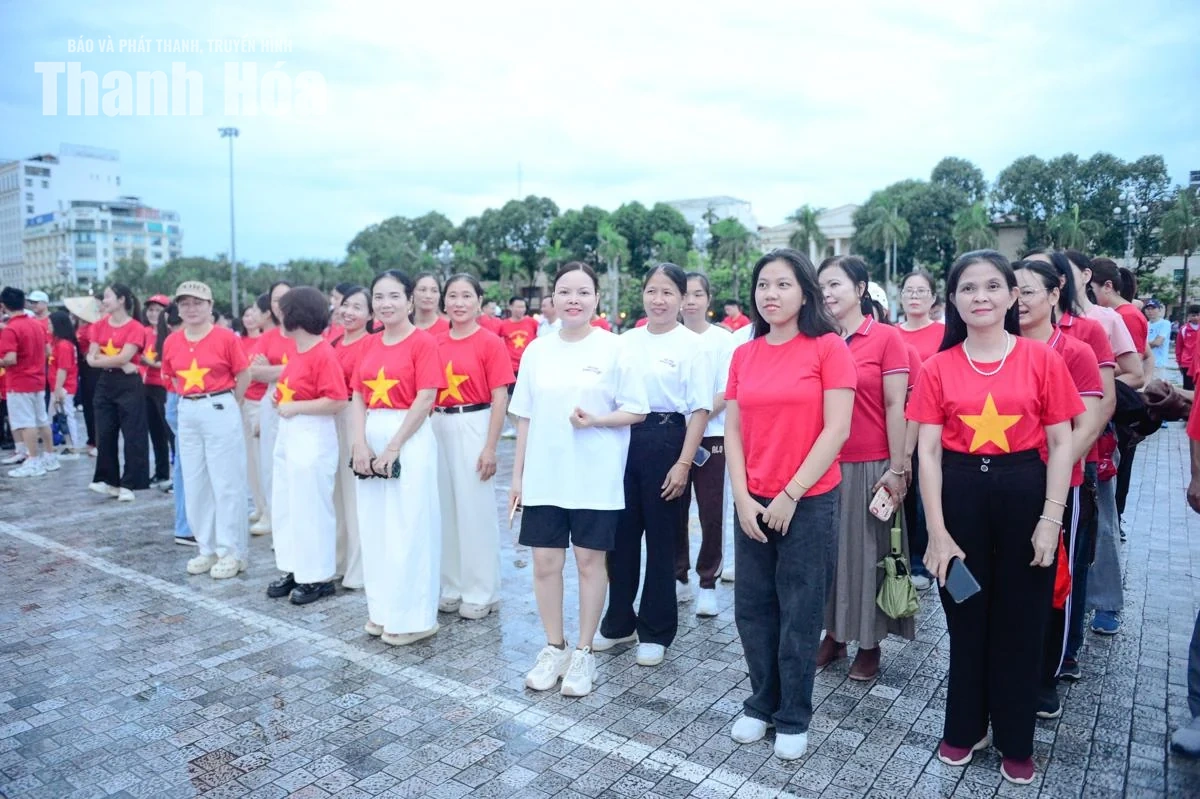Rộn ràng trước giờ xuất phát “Cùng Việt Nam tiến bước”