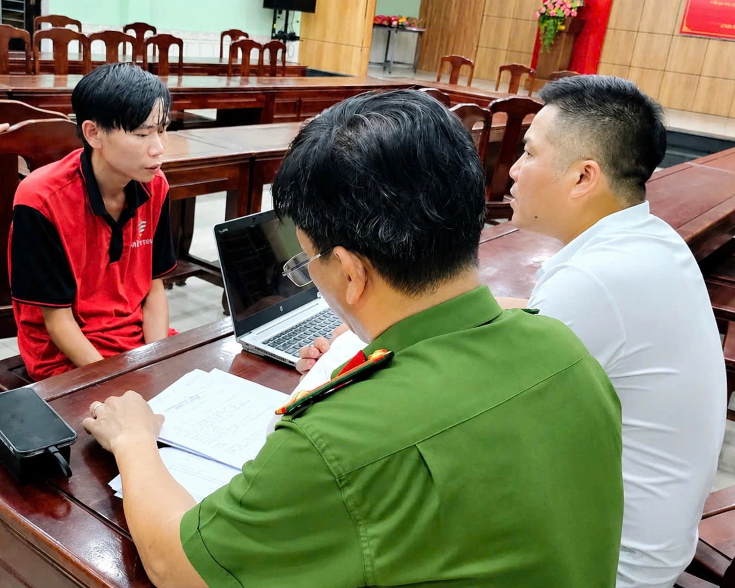 Bắt đối tượng chém vợ, mẹ vợ rồi thay tên, trốn truy nã hơn 5 năm