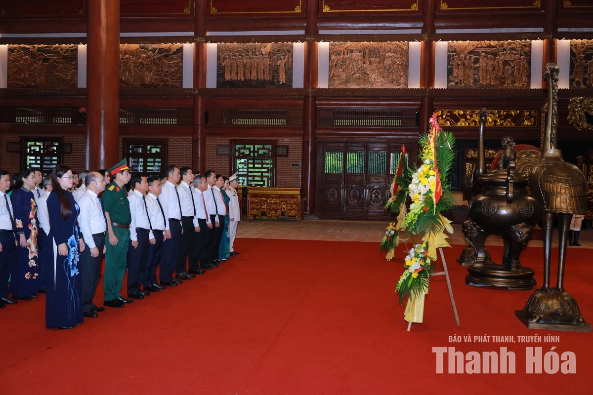 Đoàn đại biểu tỉnh Thanh Hóa dâng hương nhân dịp Quốc khánh 2/9