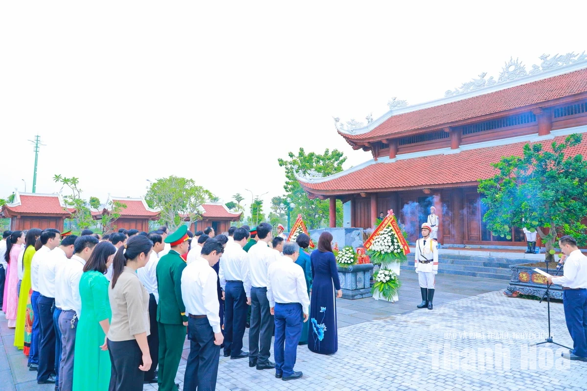 Đoàn đại biểu tỉnh Thanh Hóa dâng hương nhân dịp Quốc khánh 2/9