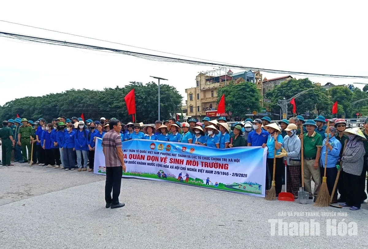 Phường Hạc Thành ra quân tổng vệ sinh môi trường