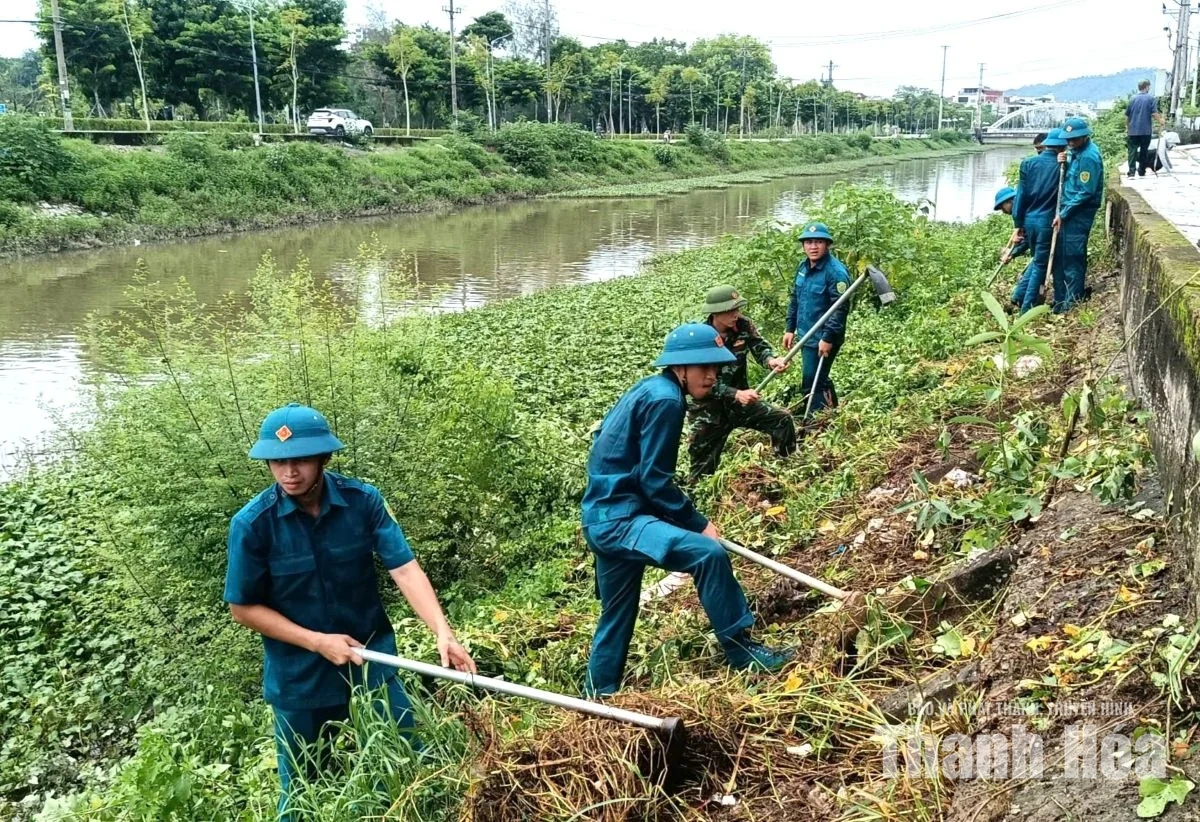 Phường Hạc Thành ra quân tổng vệ sinh môi trường