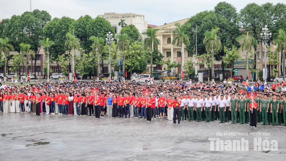 Một nhịp bước, nghìn trái tim trên Quảng trường Lam Sơn