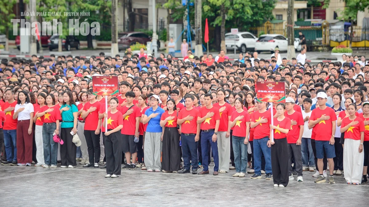 Một nhịp bước, nghìn trái tim trên Quảng trường Lam Sơn