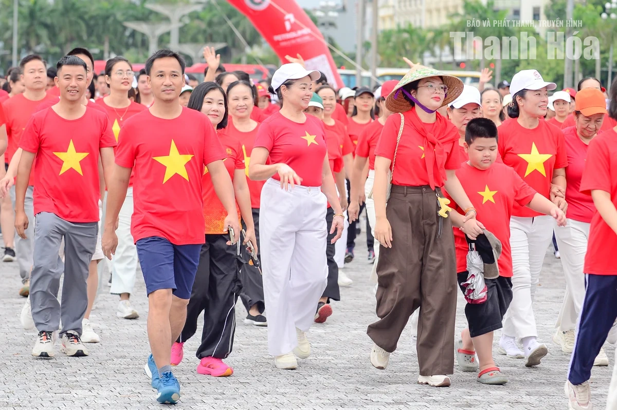 Một nhịp bước, nghìn trái tim trên Quảng trường Lam Sơn