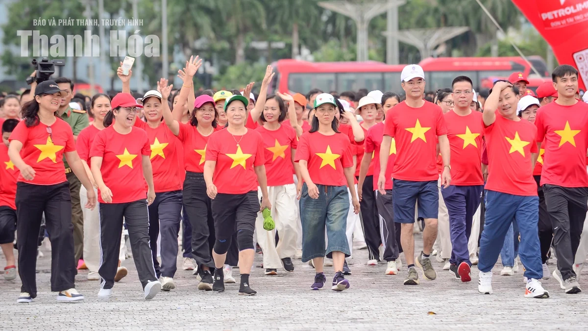 Một nhịp bước, nghìn trái tim trên Quảng trường Lam Sơn