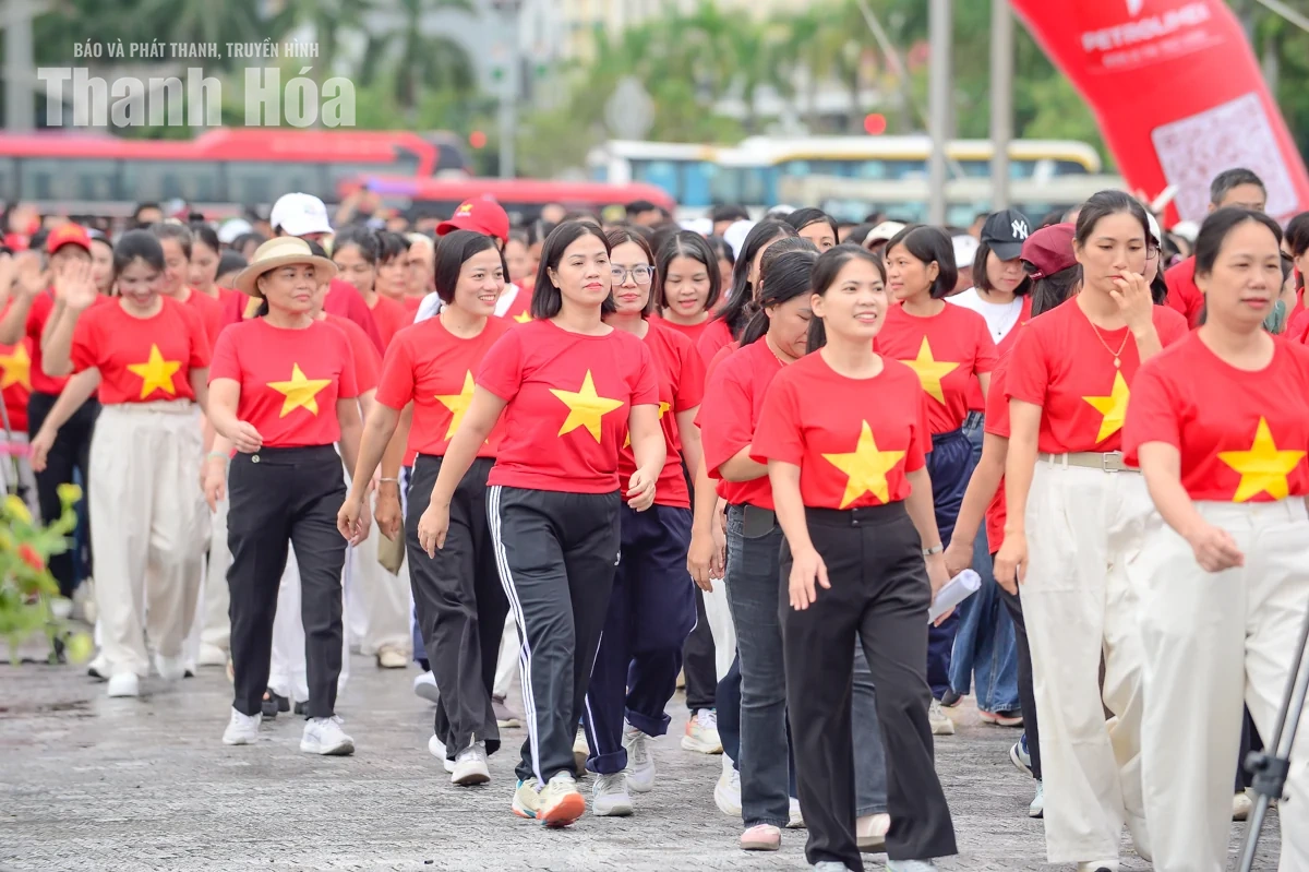 Một nhịp bước, nghìn trái tim trên Quảng trường Lam Sơn