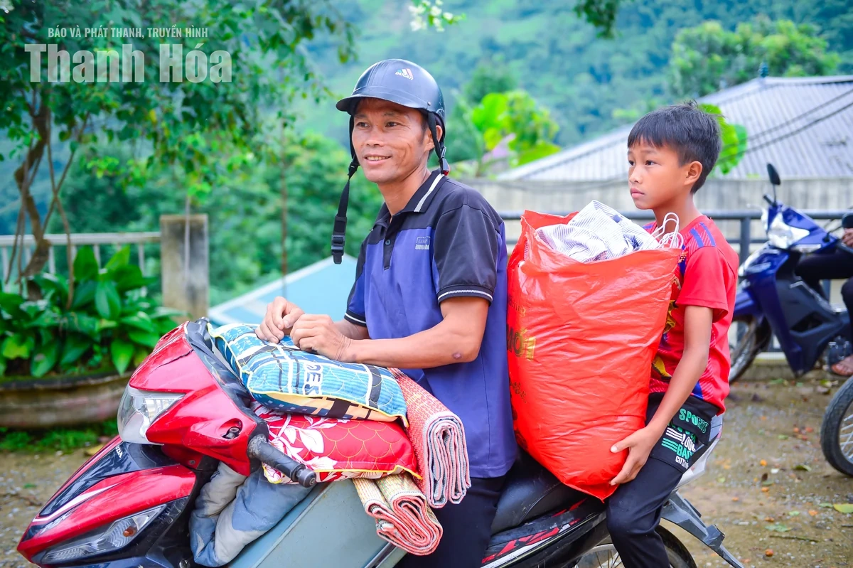 Rộn ràng ngày tựu trường nơi biên giới xứ Thanh