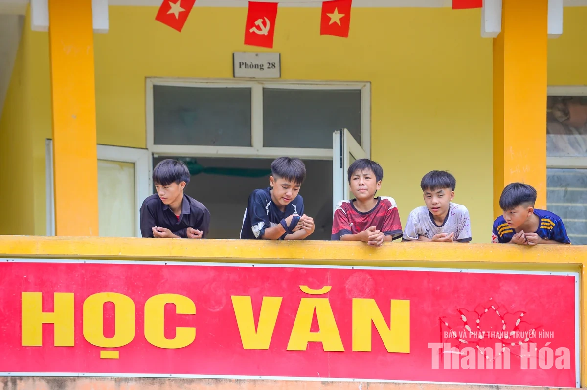Rộn ràng ngày tựu trường nơi biên giới xứ Thanh