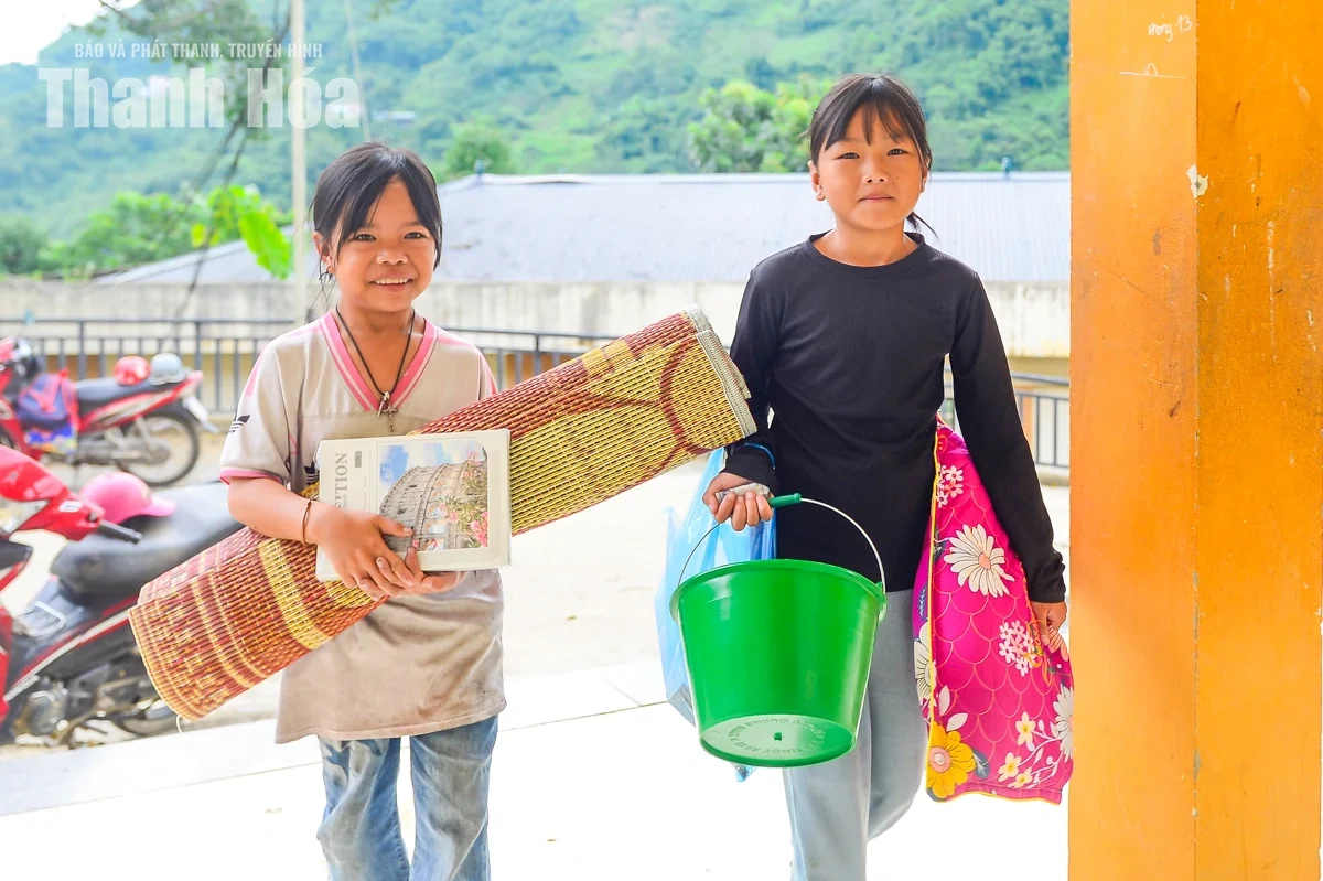 Rộn ràng ngày tựu trường nơi biên giới xứ Thanh