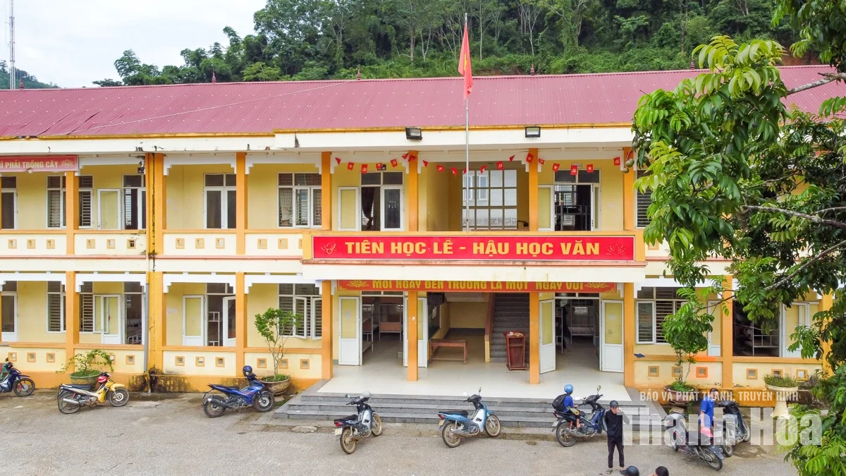 Rộn ràng ngày tựu trường nơi biên giới xứ Thanh