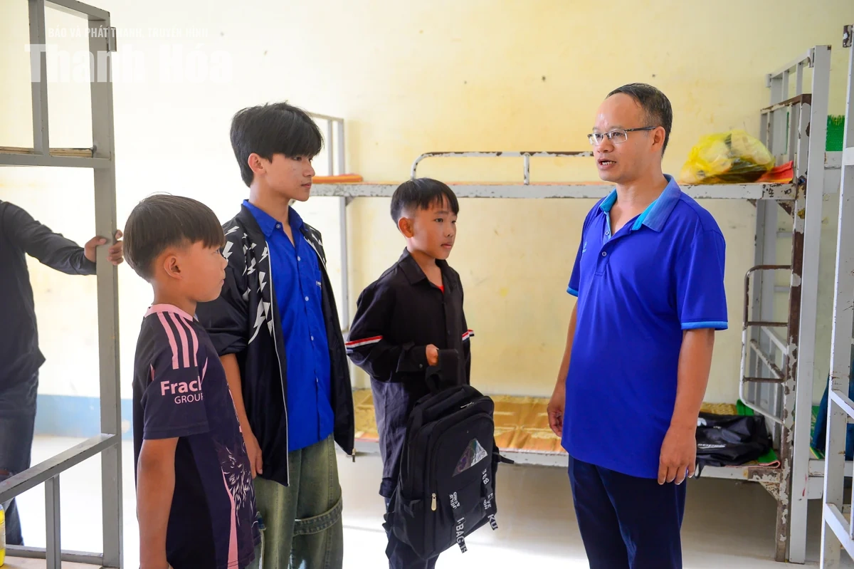 Rộn ràng ngày tựu trường nơi biên giới xứ Thanh