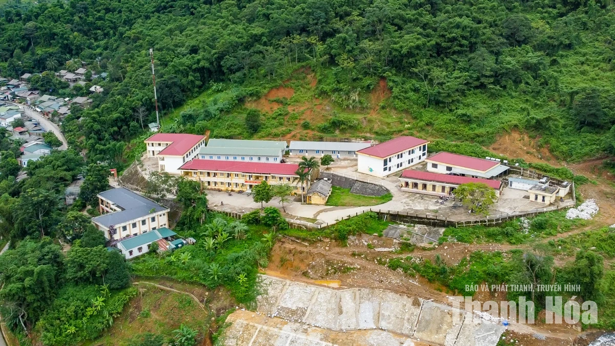Rộn ràng ngày tựu trường nơi biên giới xứ Thanh