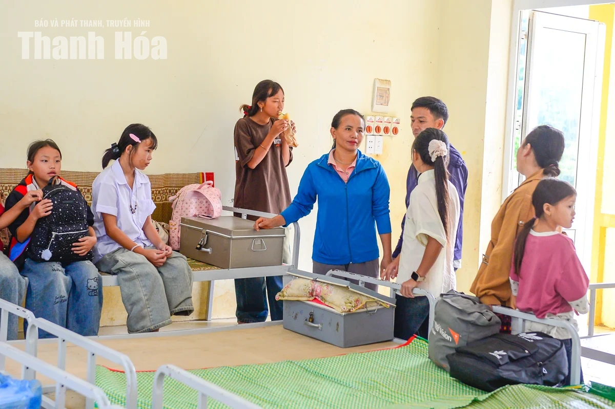 Rộn ràng ngày tựu trường nơi biên giới xứ Thanh