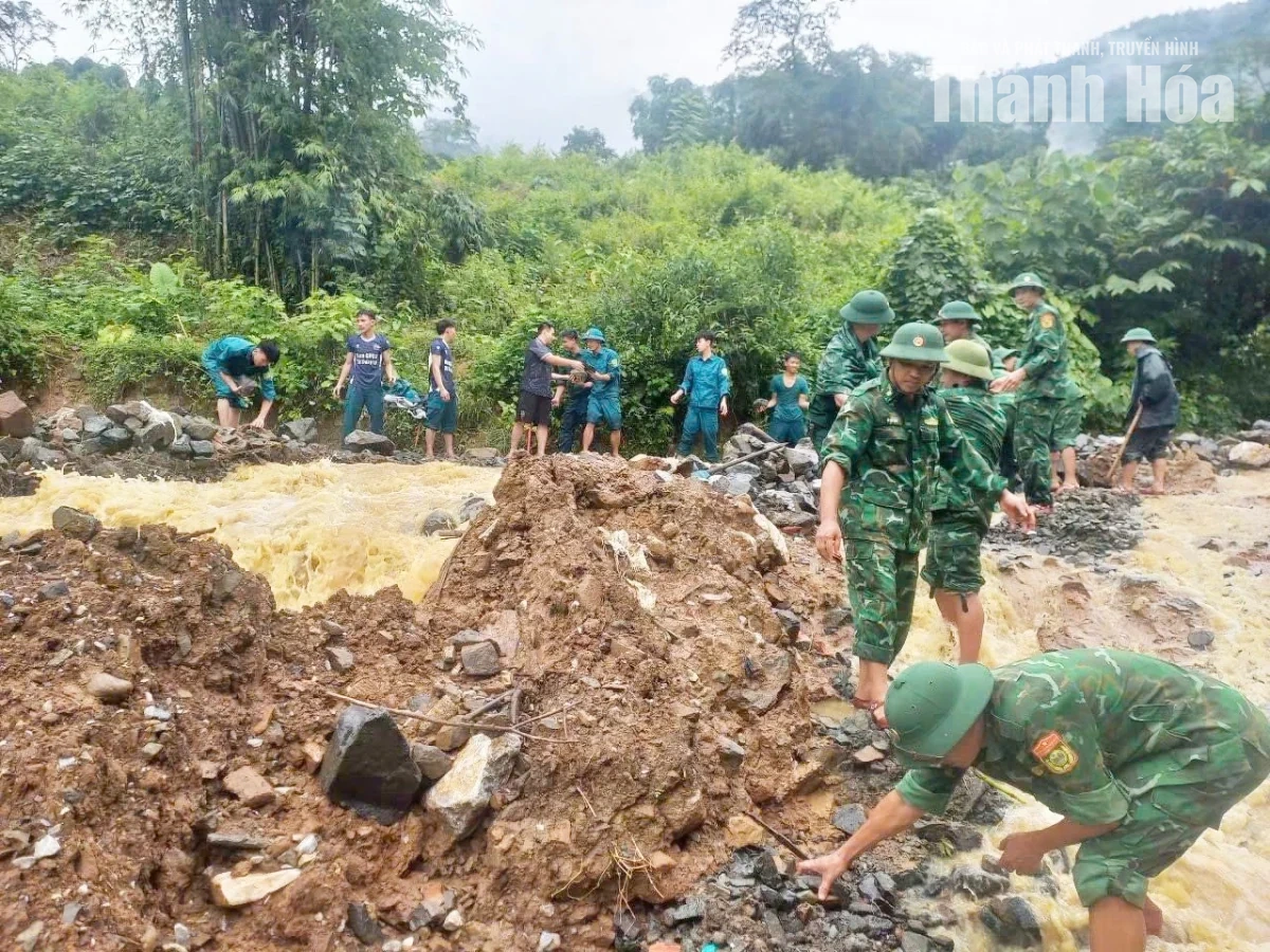 Lực lượng vũ trang kịp thời ứng phó sạt lở khu vực biên giới