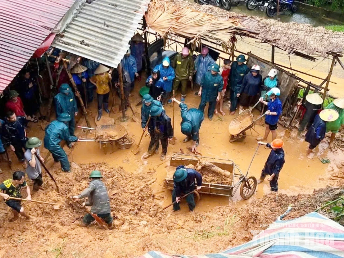 Lực lượng vũ trang kịp thời ứng phó sạt lở khu vực biên giới