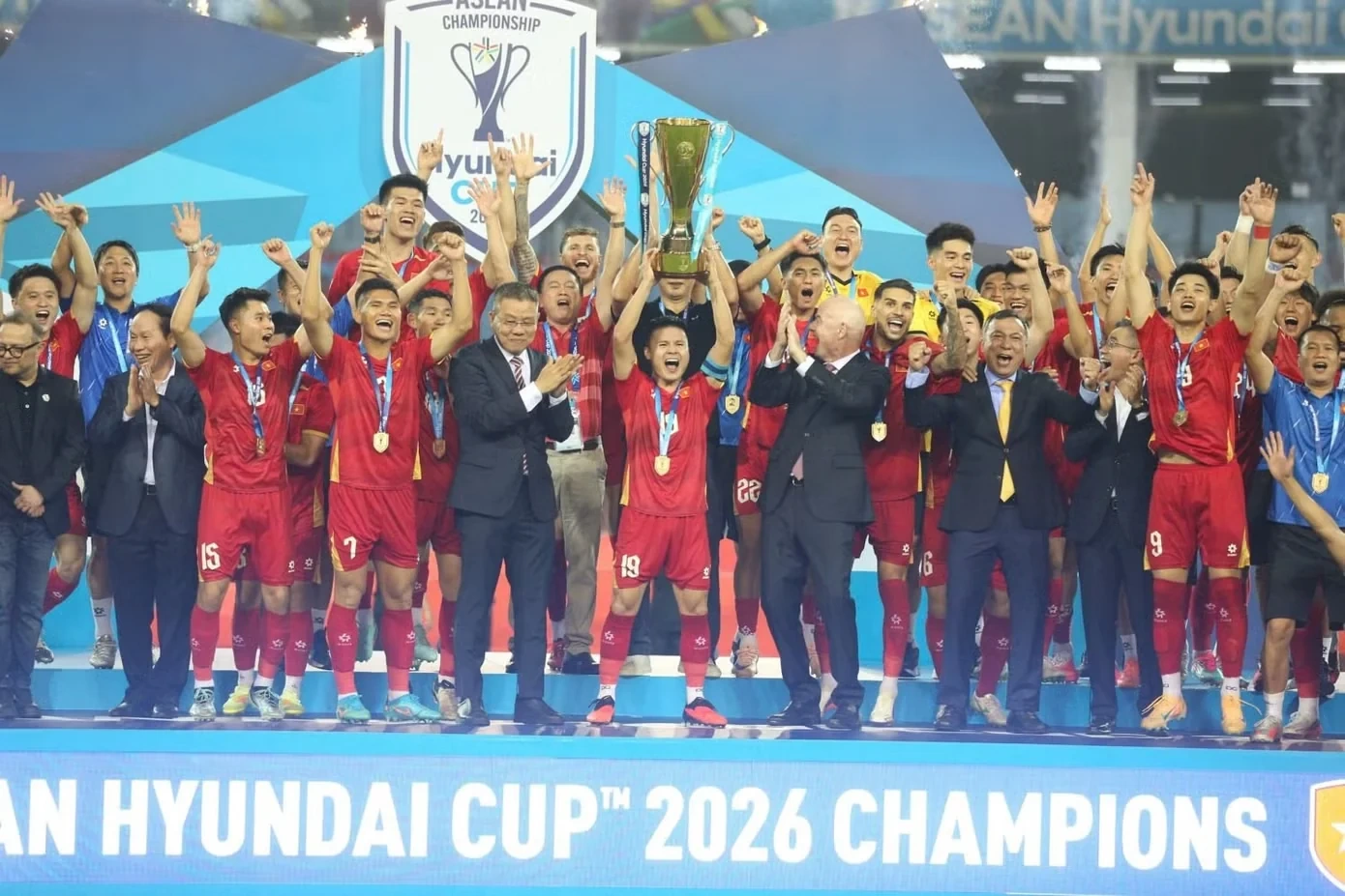 Trung vệ Duy Mạnh lỡ hẹn FIFA ASEAN Cup 2026; Liverpool chật vật hòa Nottingham Forest