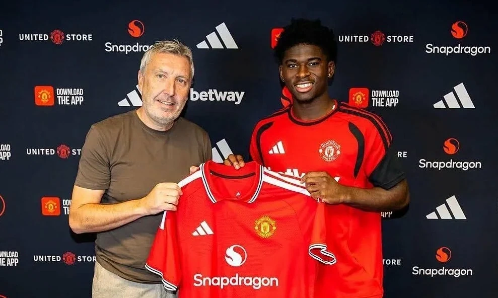 Quang Hải chỉ còn cách kỷ lục lịch sử đúng 1 trận; Man Utd chính thức chiêu mộ Carlos Baleba
