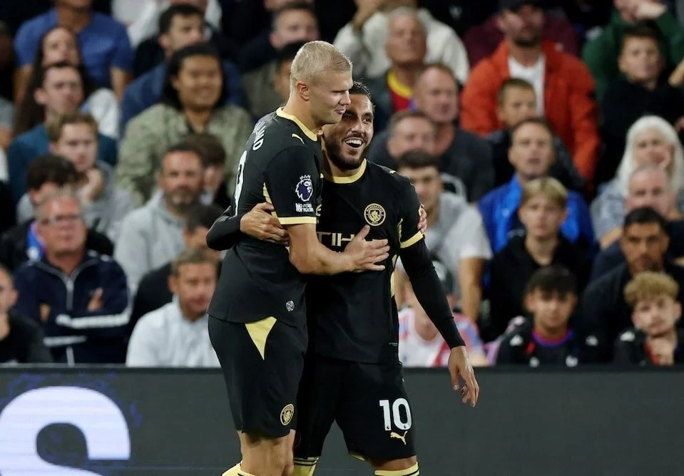 HLV Kim Sang-sik bày tỏ tình cảm gắn bó sâu sắc với Việt Nam; Man City đè bẹp Crystal Palace 4-1