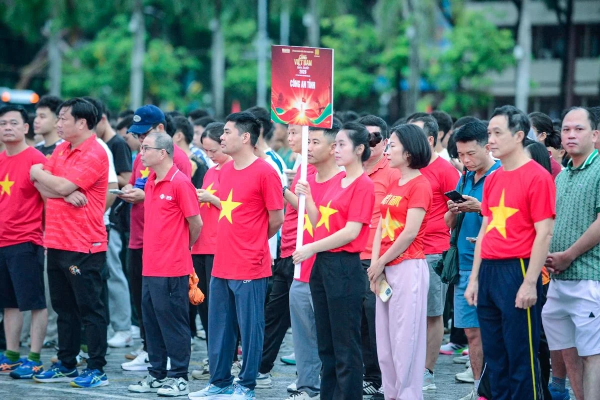 Rộn ràng trước giờ xuất phát “Cùng Việt Nam tiến bước”