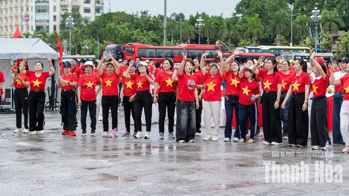 Hơn 7.800 người dân Thanh Hóa tham gia đi bộ “Cùng Việt Nam tiến bước”