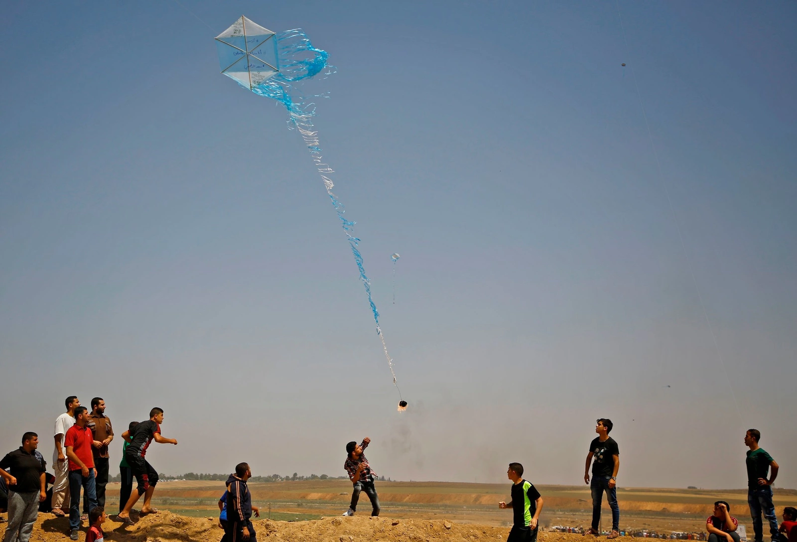 Israel đe dọa gia tăng không kích và sơ tán dân cư tại Gaza vì vụ thả diều