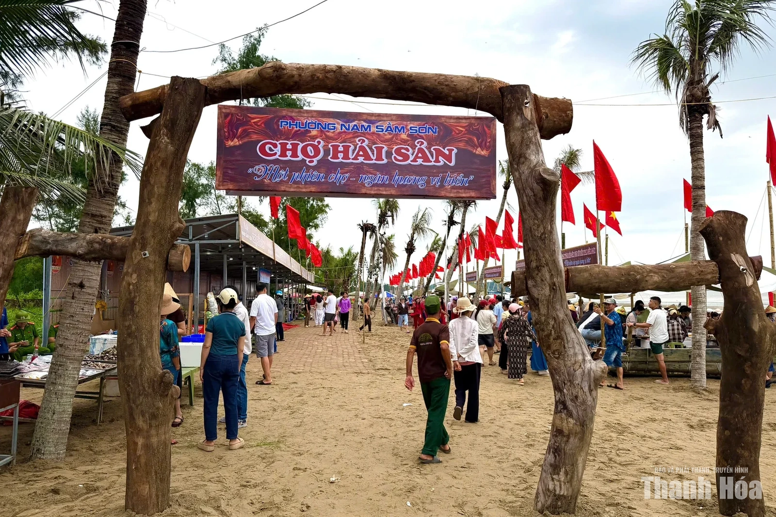 Khai trương không gian Chợ hải sản “Một phiên chợ - Ngàn hương vị biển”