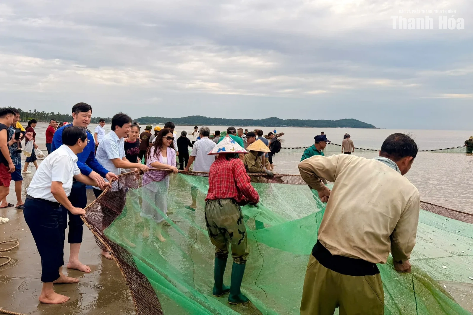 Khai trương không gian Chợ hải sản “Một phiên chợ - Ngàn hương vị biển”
