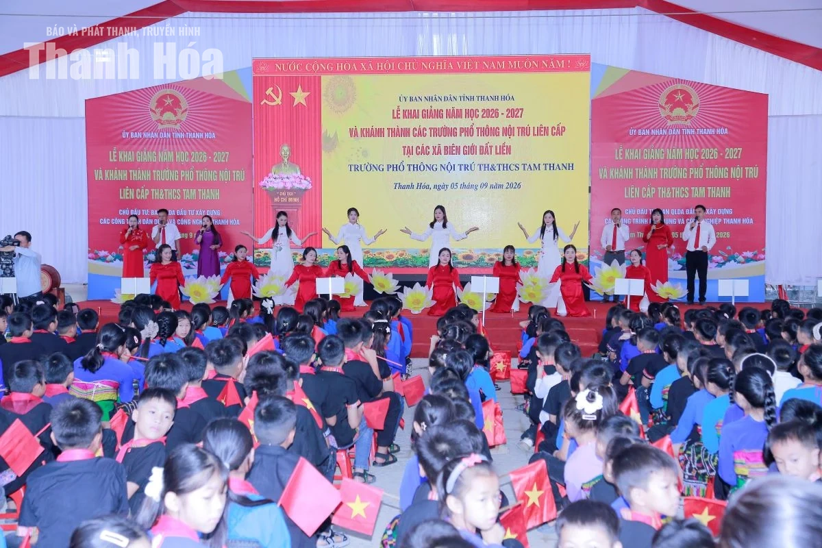 Phó Bí thư Tỉnh ủy Trịnh Tuấn Sinh dự lễ khai giảng tại Trường nội trú liên cấp Tiểu học và THCS Tam Thanh