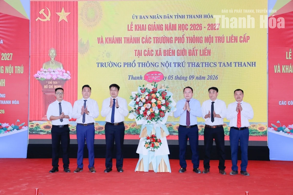 Phó Bí thư Tỉnh ủy Trịnh Tuấn Sinh dự lễ khai giảng tại Trường nội trú liên cấp Tiểu học và THCS Tam Thanh