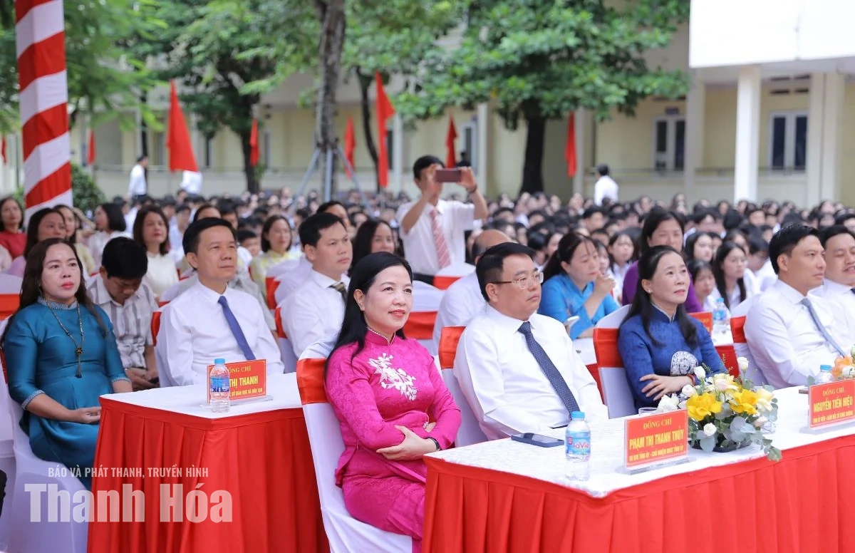 Chủ tịch UBND tỉnh Tô Anh Dũng dự lễ khai giảng năm học 2026-2027 tại Trường THPT chuyên Lam Sơn