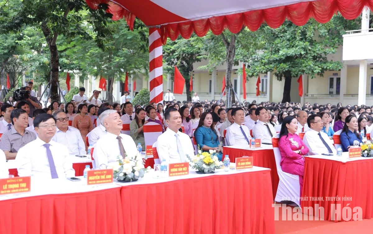 Chủ tịch UBND tỉnh Tô Anh Dũng dự lễ khai giảng năm học 2026-2027 tại Trường THPT chuyên Lam Sơn