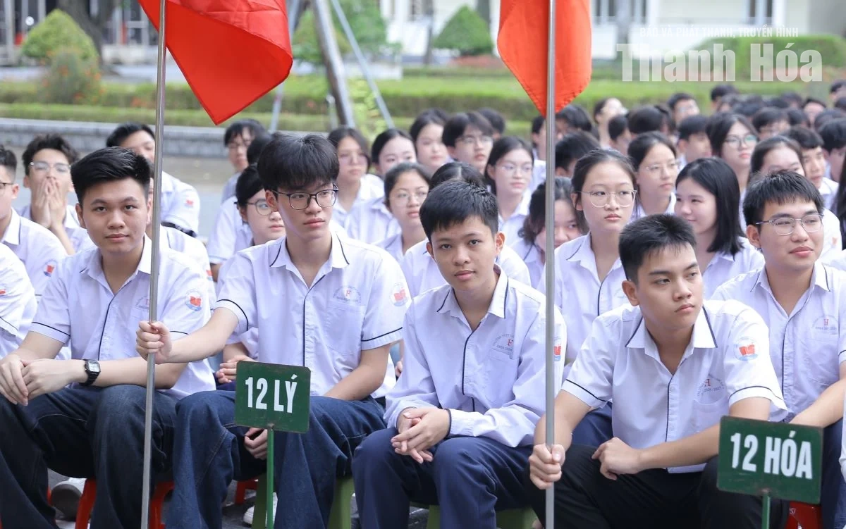 Chủ tịch UBND tỉnh Tô Anh Dũng dự lễ khai giảng năm học 2026-2027 tại Trường THPT chuyên Lam Sơn