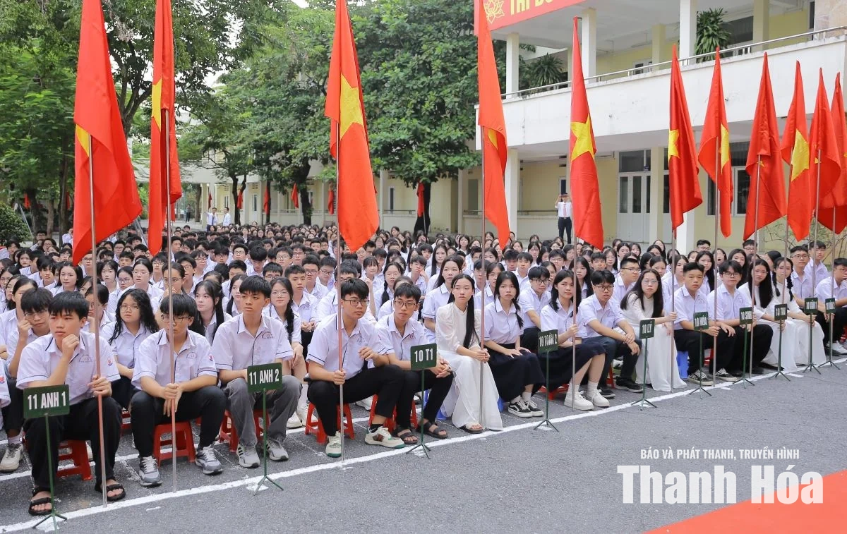 Chủ tịch UBND tỉnh Tô Anh Dũng dự lễ khai giảng năm học 2026-2027 tại Trường THPT chuyên Lam Sơn