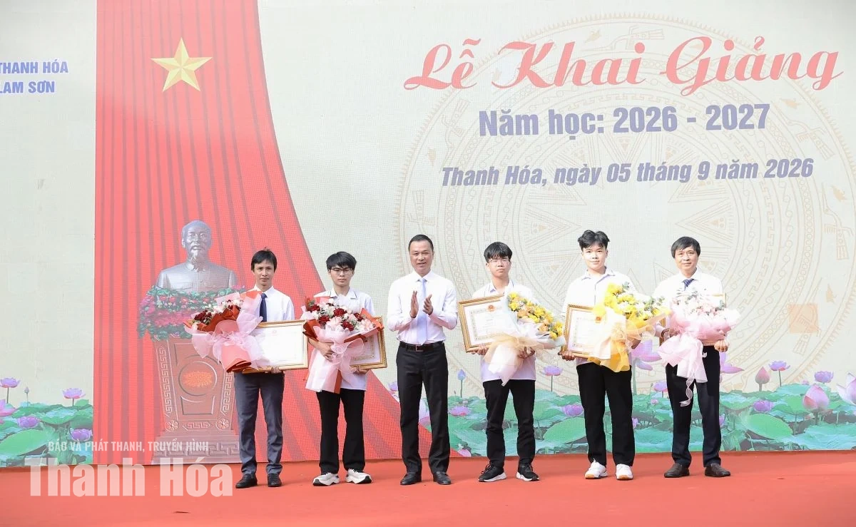 Chủ tịch UBND tỉnh Tô Anh Dũng dự lễ khai giảng năm học 2026-2027 tại Trường THPT chuyên Lam Sơn