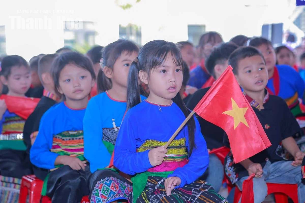 Rộn ràng ngày khai trường của học sinh Thanh Hóa
