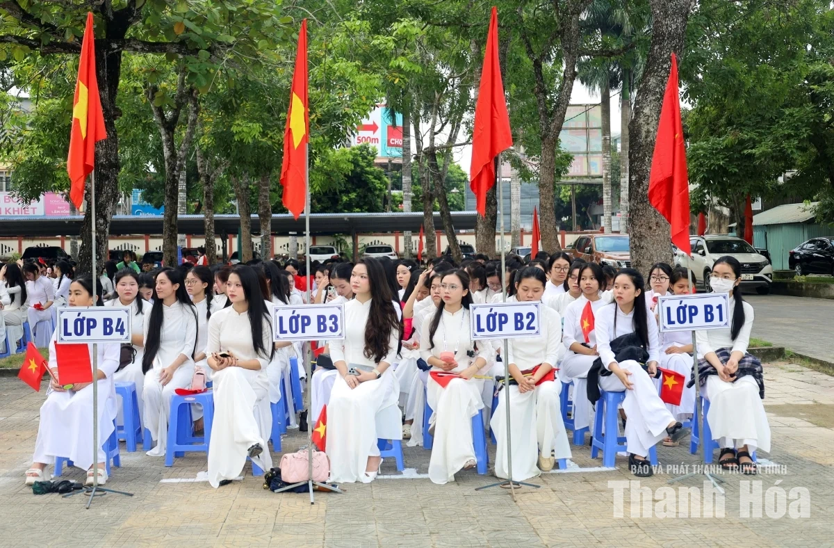 Rộn ràng ngày khai trường của học sinh Thanh Hóa