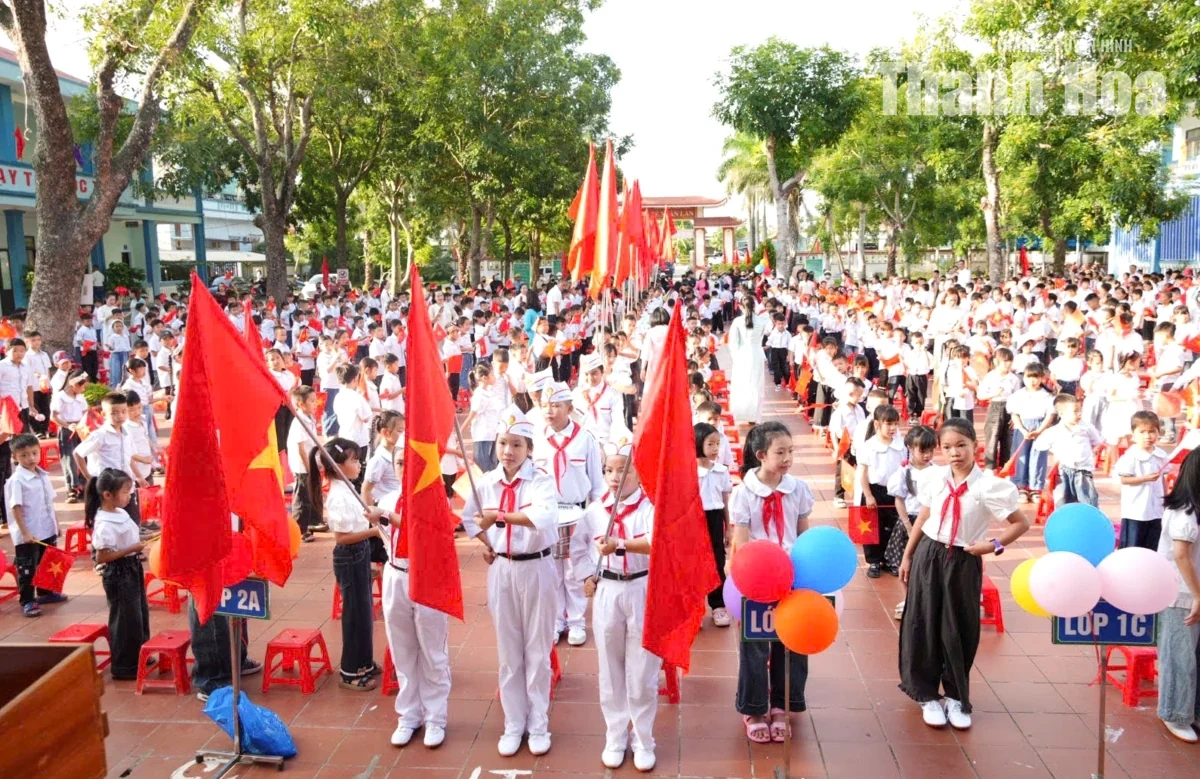 Rộn ràng ngày khai trường của học sinh Thanh Hóa