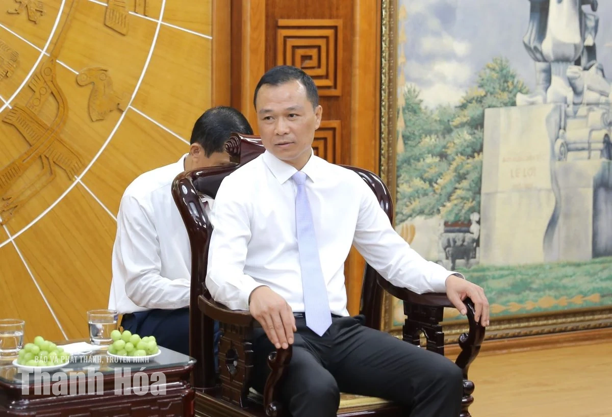 Chủ tịch UBND tỉnh Tô Anh Dũng tiếp xã giao Giám đốc Công an tỉnh Hủa Phăn