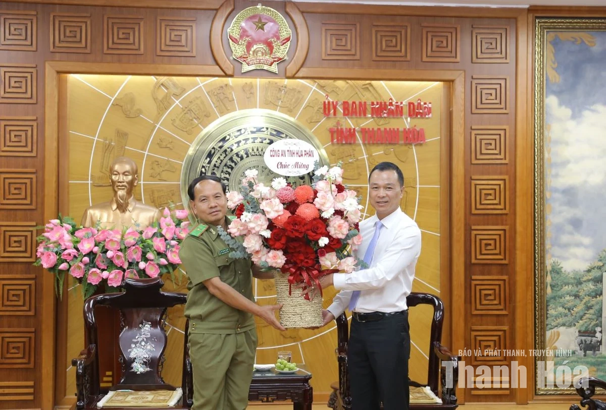 Chủ tịch UBND tỉnh Tô Anh Dũng tiếp xã giao Giám đốc Công an tỉnh Hủa Phăn