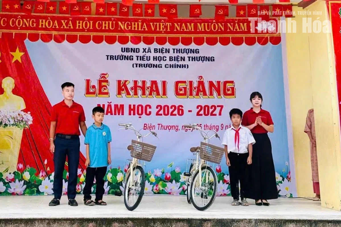 Agribank Bắc Thanh Hóa trao hơn 250 suất quà nhân dịp khai giảng