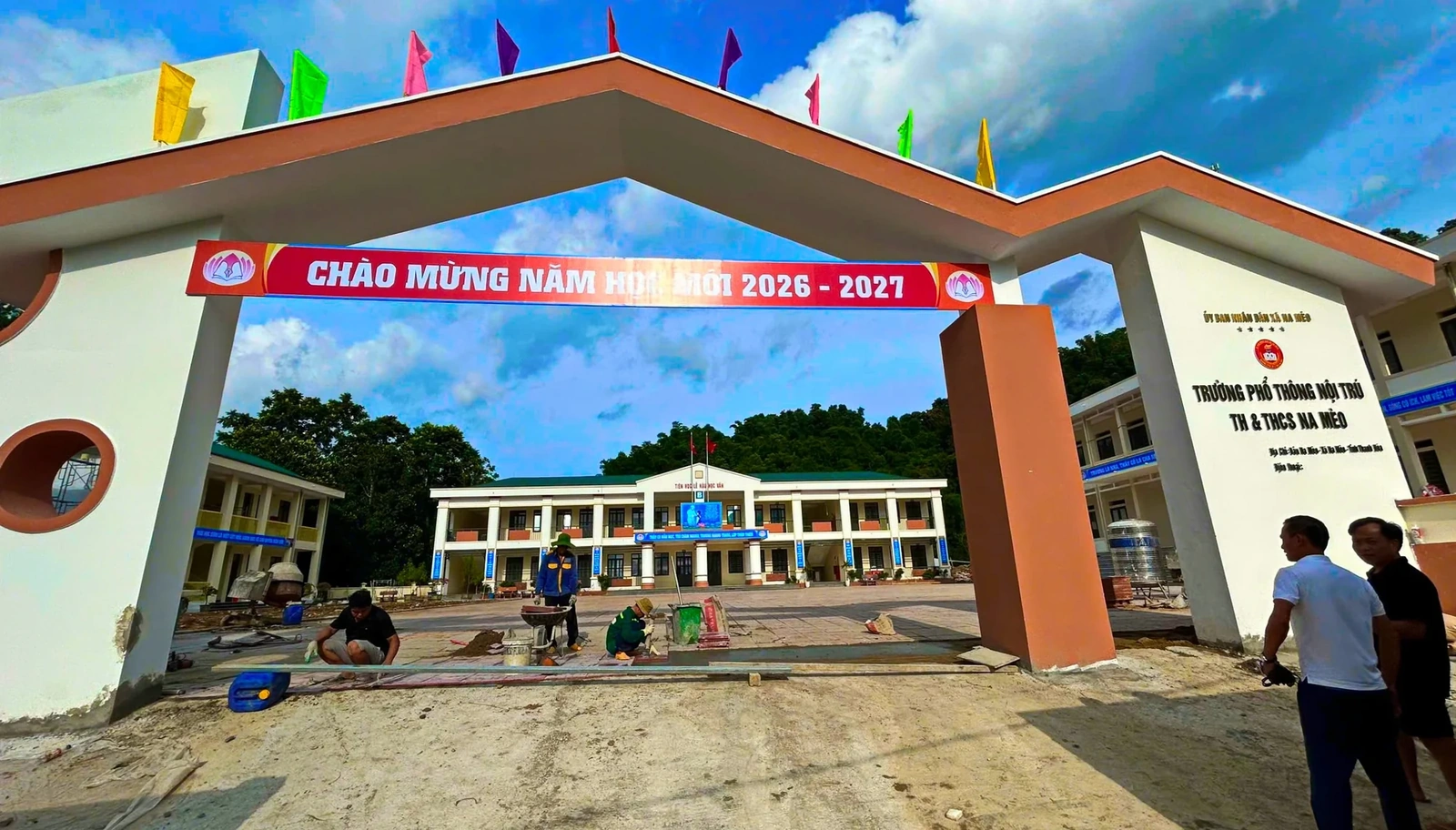 [E-Magazine] Trên những công trường gọi năm học mới - Kỳ cuối: Ngày mai, con về trường mới...