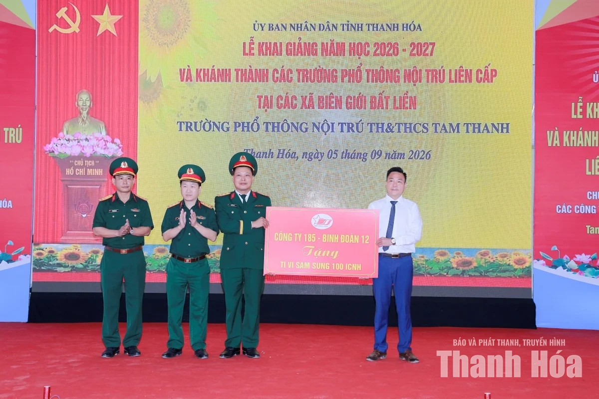 Phó Bí thư Tỉnh ủy Trịnh Tuấn Sinh dự lễ khai giảng tại Trường nội trú liên cấp Tiểu học và THCS Tam Thanh
