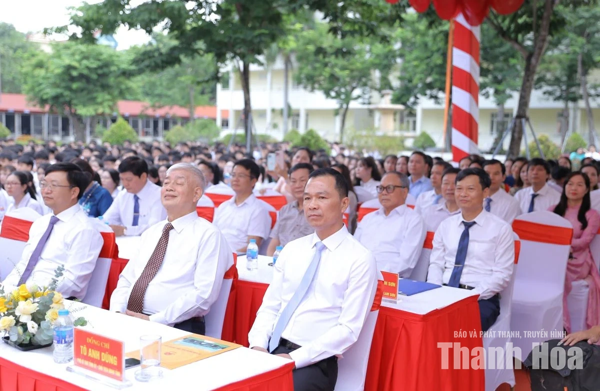 Chủ tịch UBND tỉnh Tô Anh Dũng dự lễ khai giảng năm học 2026-2027 tại Trường THPT chuyên Lam Sơn