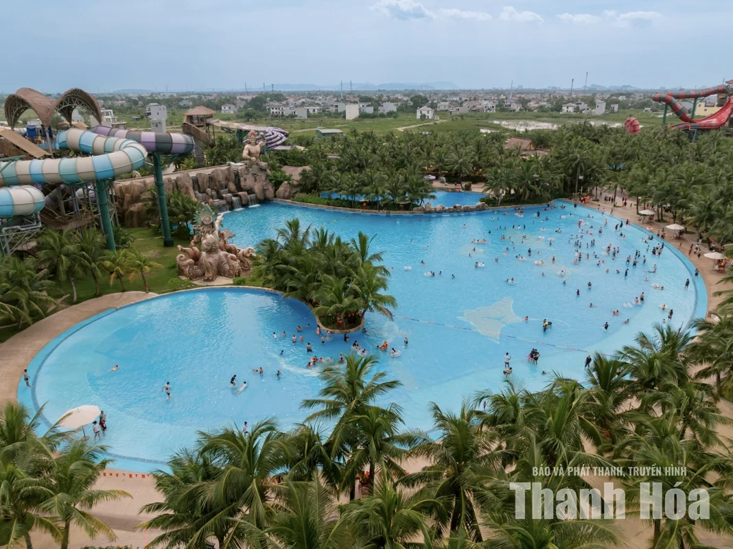 Công viên nước Sun World Sầm Sơn rộn ràng đón khách dịp Tết Độc lập