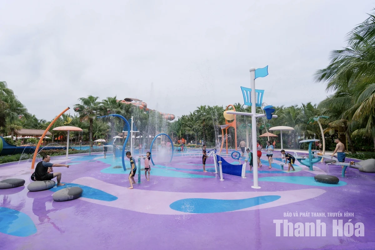 Công viên nước Sun World Sầm Sơn rộn ràng đón khách dịp Tết Độc lập