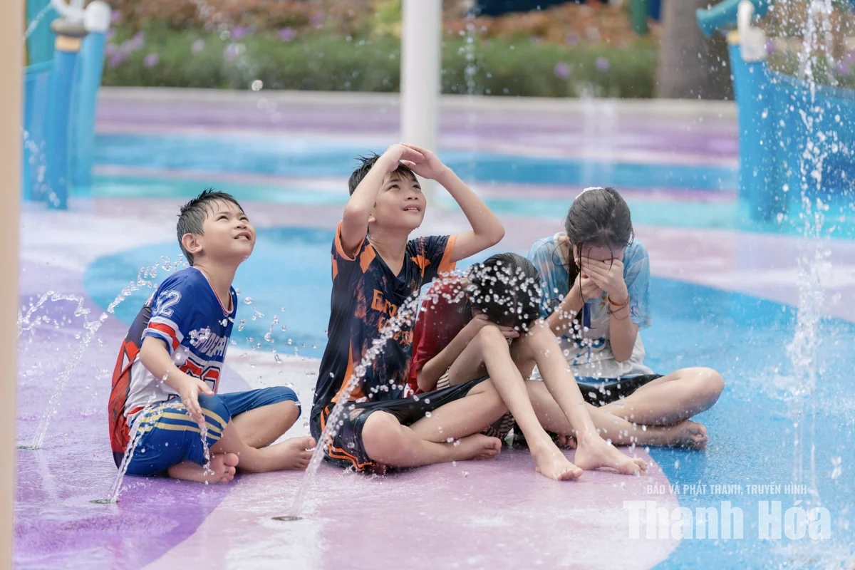 Công viên nước Sun World Sầm Sơn rộn ràng đón khách dịp Tết Độc lập