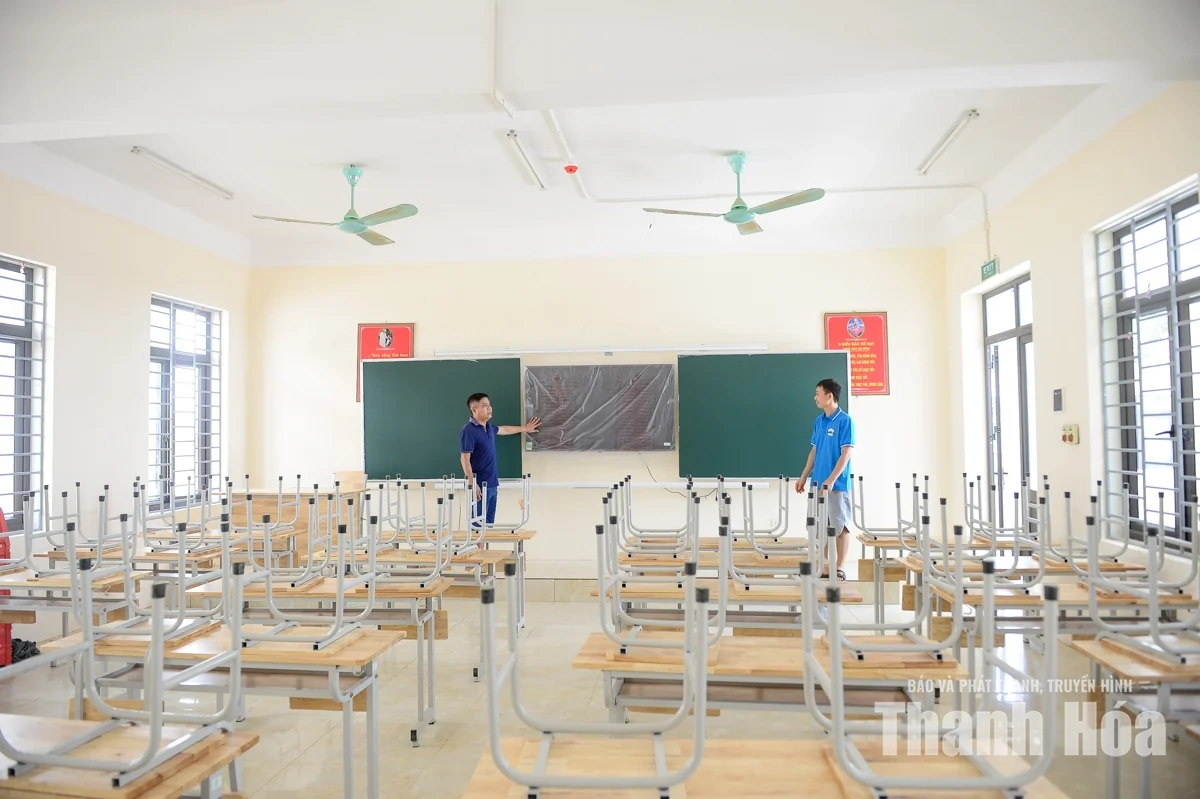 Chung tay làm đẹp ngôi trường mới nơi biên giới Yên Khương