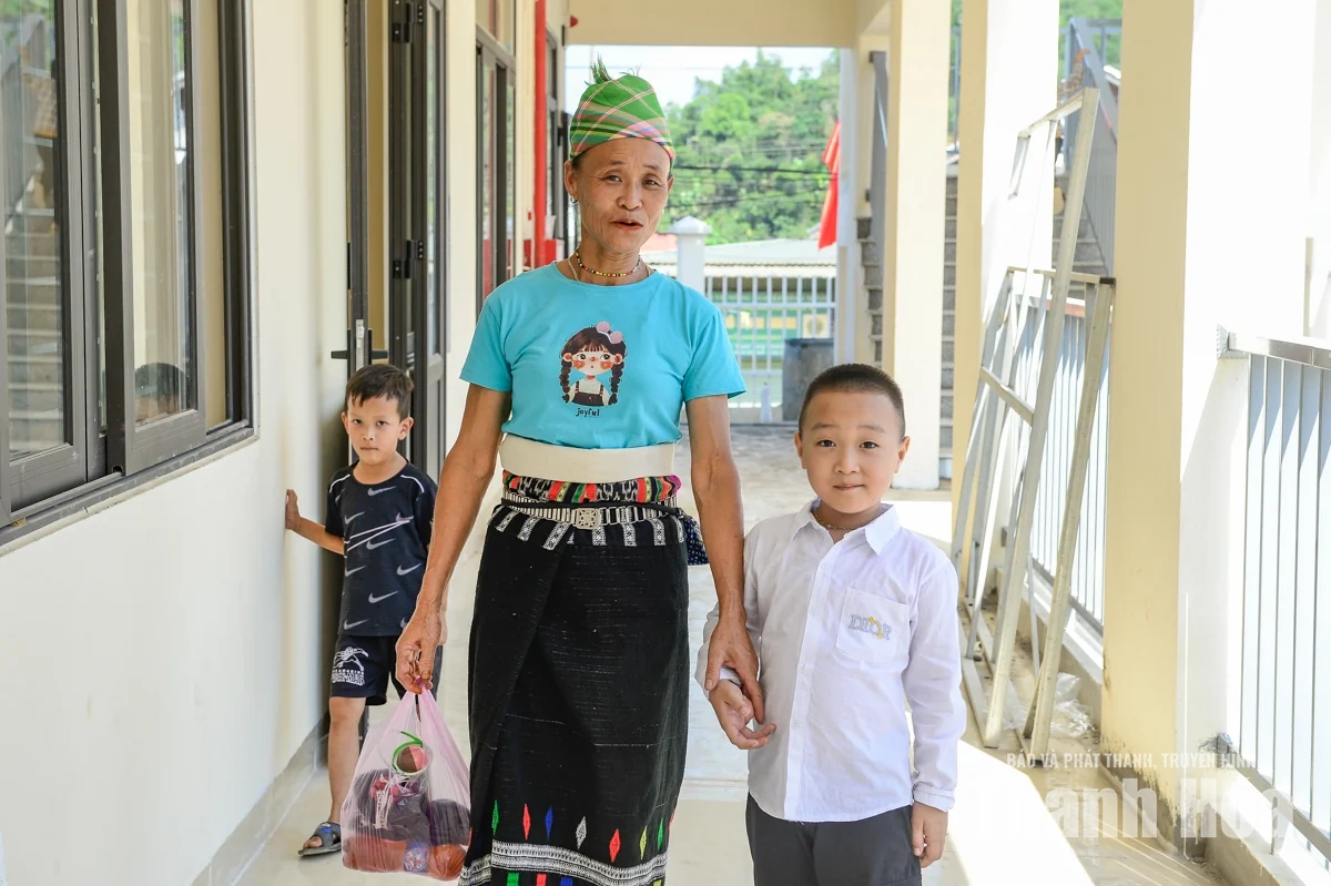 Chung tay làm đẹp ngôi trường mới nơi biên giới Yên Khương