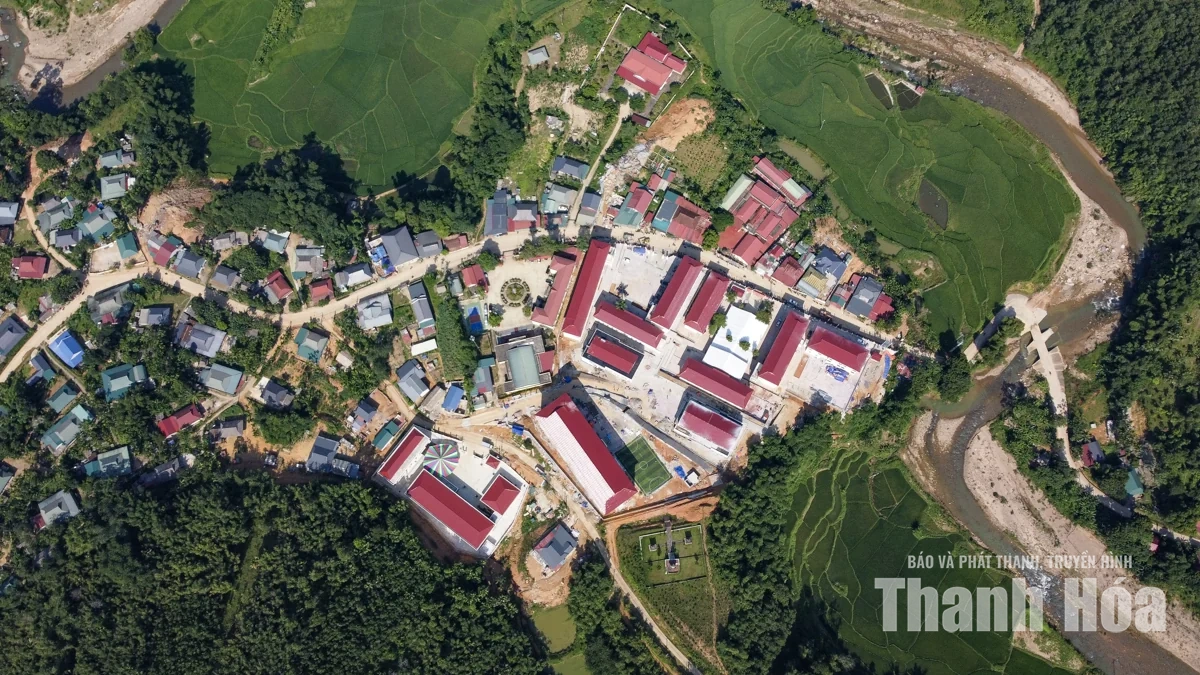 Chung tay làm đẹp ngôi trường mới nơi biên giới Yên Khương